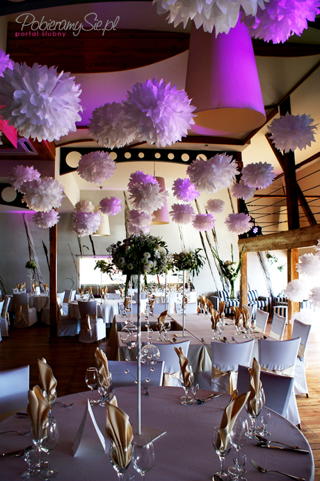 wystrój sali weselnej dekoracja sali weselnej pompony 