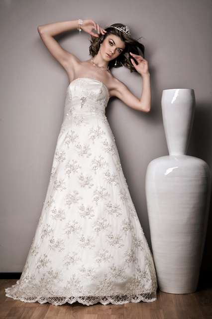  Suknia Ślubna Model: Astrid | Kolekcja: Before