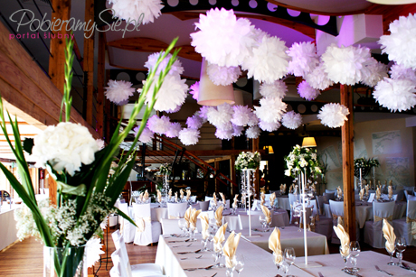pompony dekoracja sali weselnej