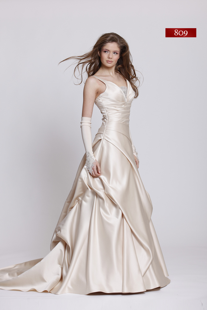 Suknia ślubna model 809