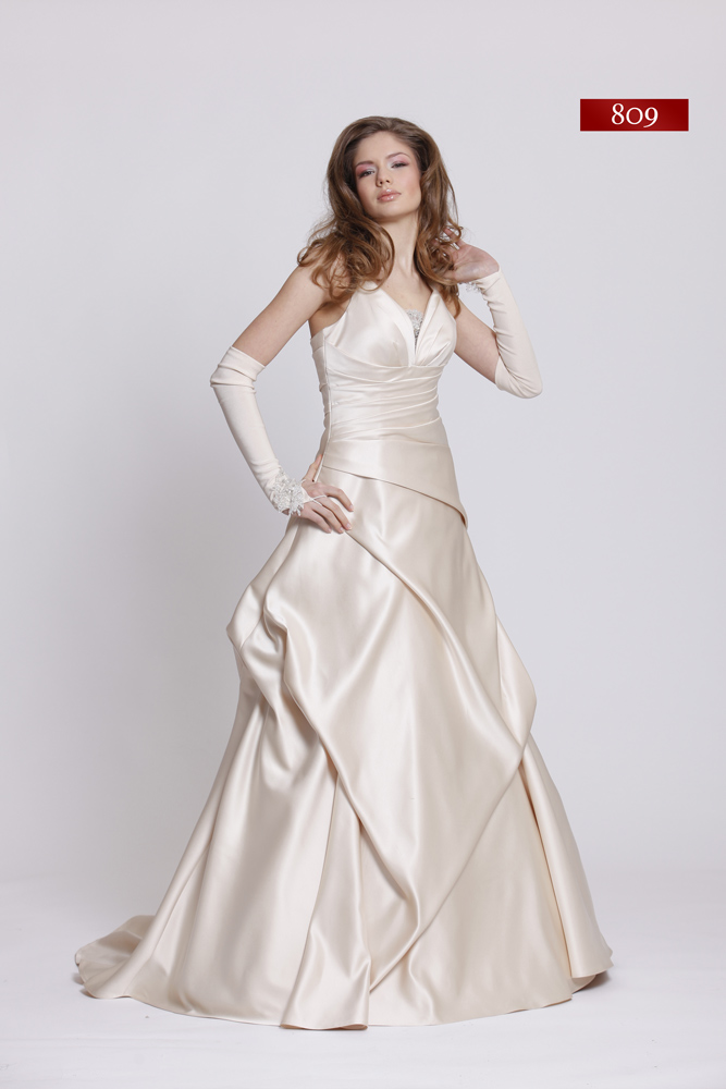 Suknia ślubna model 809