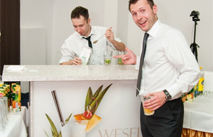 Czy warto zatrudnić barmana na wesele?