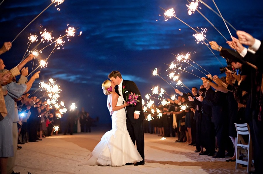 Atrakcja na ślubie: zimne ognie - Let Love Sparkle!