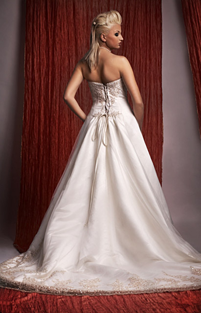 Suknia Ślubna Model: Amalia | Kolekcja: Royale