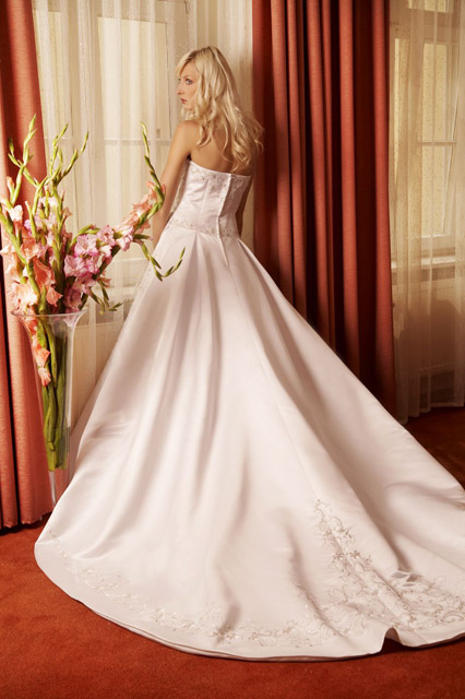Suknia Ślubna Model: Bobbio | Kolekcja: Royale
