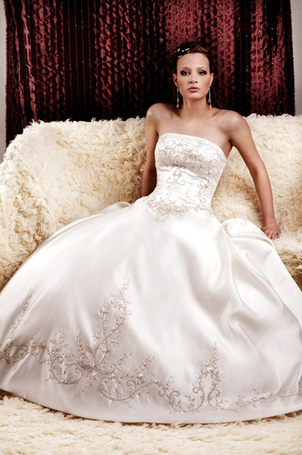 Suknia Ślubna Model: Cesaria | Kolekcja: Royale