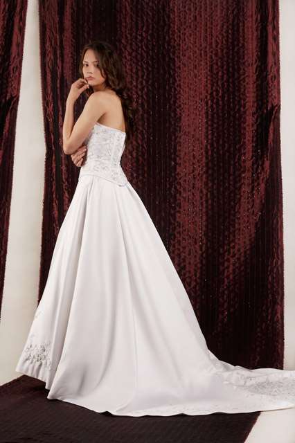 Suknia Ślubna Model: Divina | Kolekcja: Royale