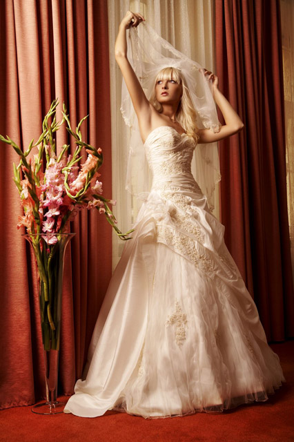 Suknia Ślubna Model: Lena | Kolekcja: Royale