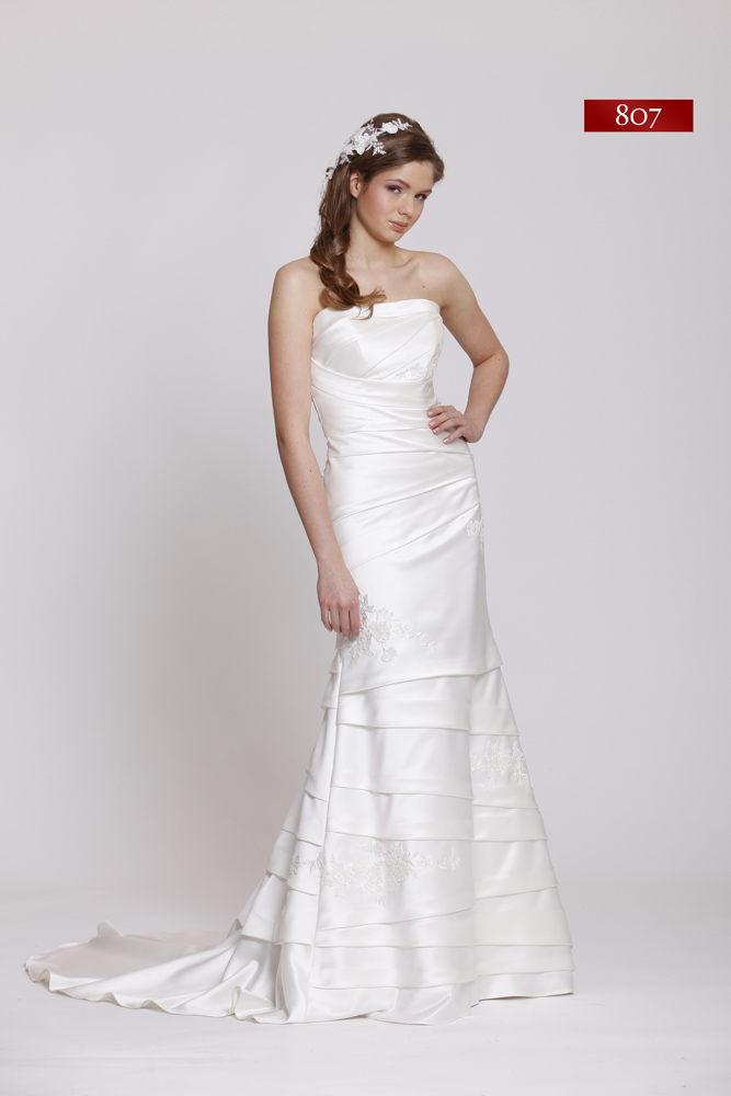 Suknia ślubna model 807