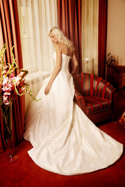 Suknia Ślubna Model: Lena | Kolekcja: Royale