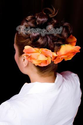 kwiaty we włosach - fryzura do ślubu