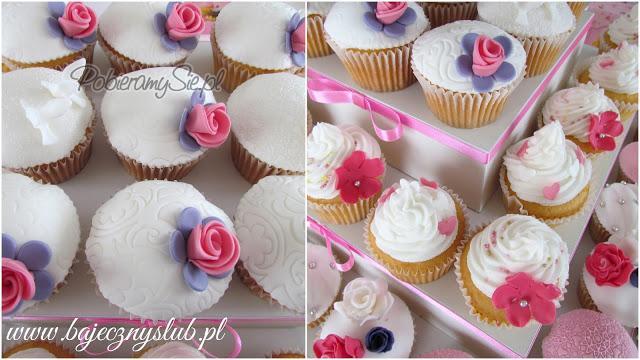 Tort weselny, atrakcja na wesele, babeczki, cupcake, biel, róż, fiolet